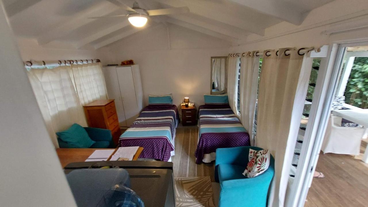 Are Tamareni 2Br Beach Cottage Or River Studio Аваруа Стая снимка